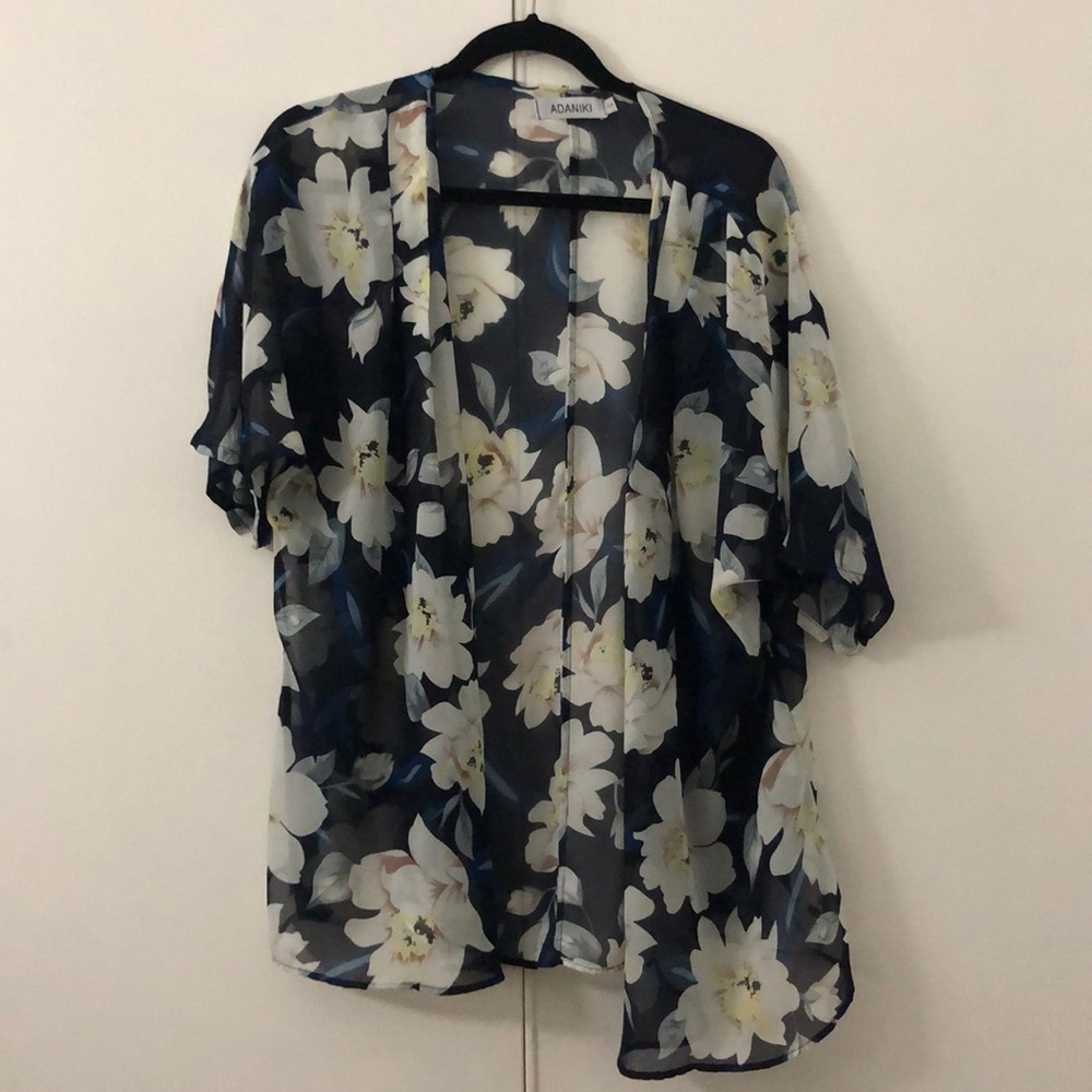 BRAND NEW blue floral kimono